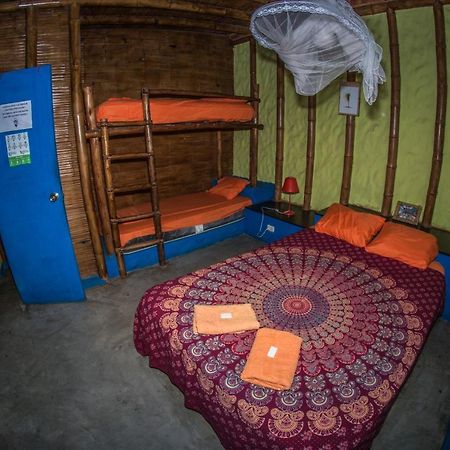 Psygon Surf Camp Hostel Máncora Buitenkant foto
