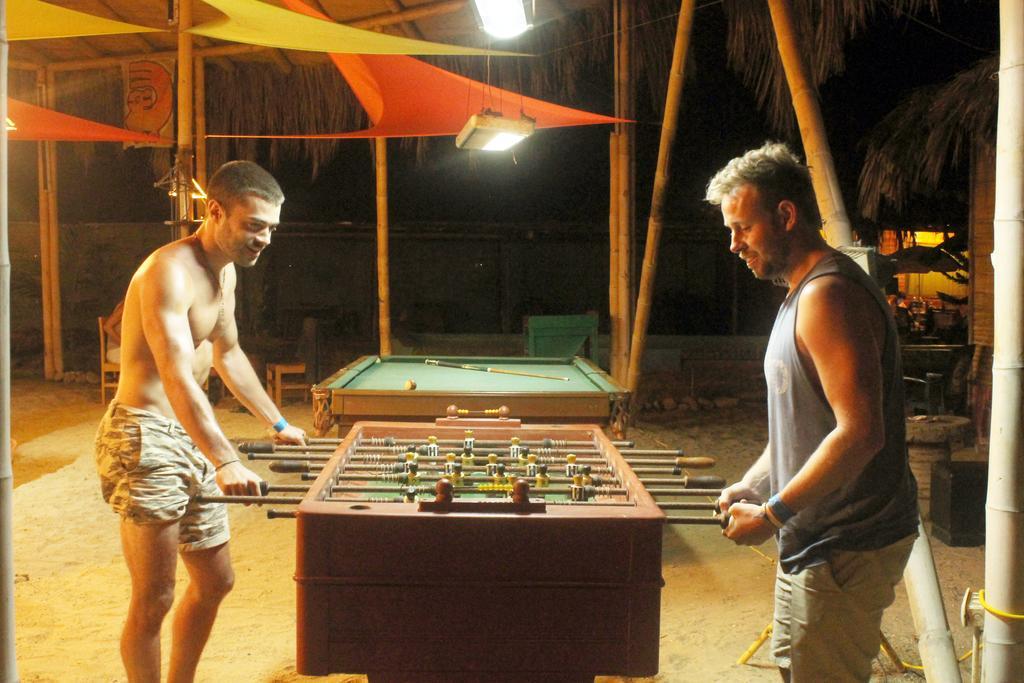 Psygon Surf Camp Hostel Máncora Buitenkant foto